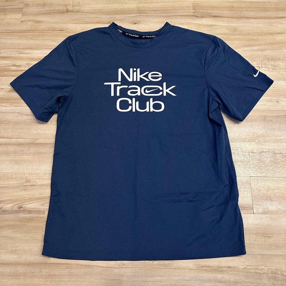 Nike Dri-Fit Nike Track Club Size Medium